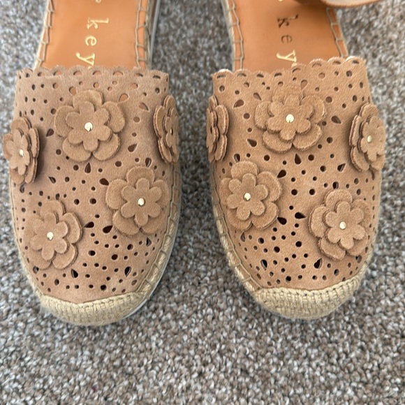 Flowered Sandals - Picture 2 of 3